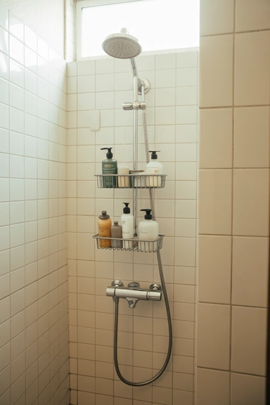 Hanging Caddy Over the Showerhead for Central Access