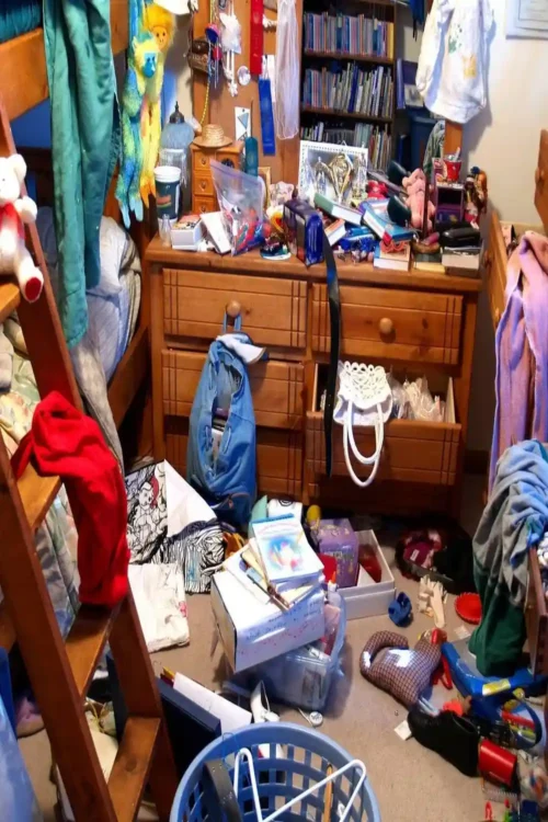 Things You Should Throw Away Today (15 Items You Won’t Miss) 2 Start With the Zero-Decision Items First