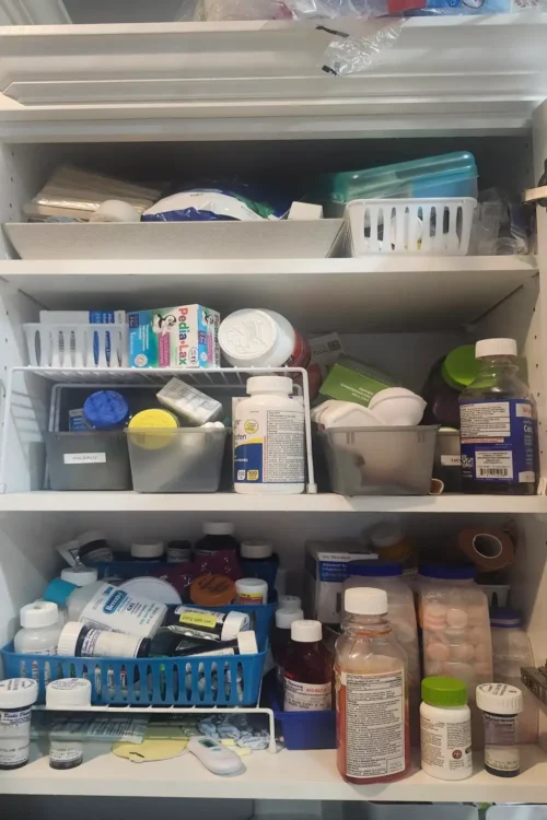 Things You Should Throw Away Today (15 Items You Won’t Miss) 3 Expired Medications and Old Supplements