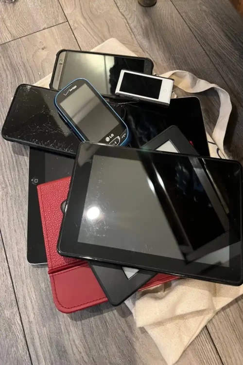 Things You Should Throw Away Today (15 Items You Won’t Miss) 10 Old Electronics and Dead Tech