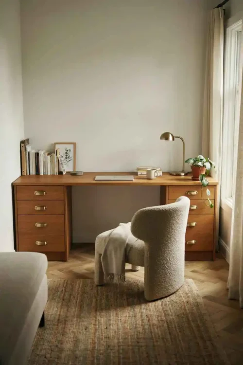 The Desk With Drawers Replacing Legs